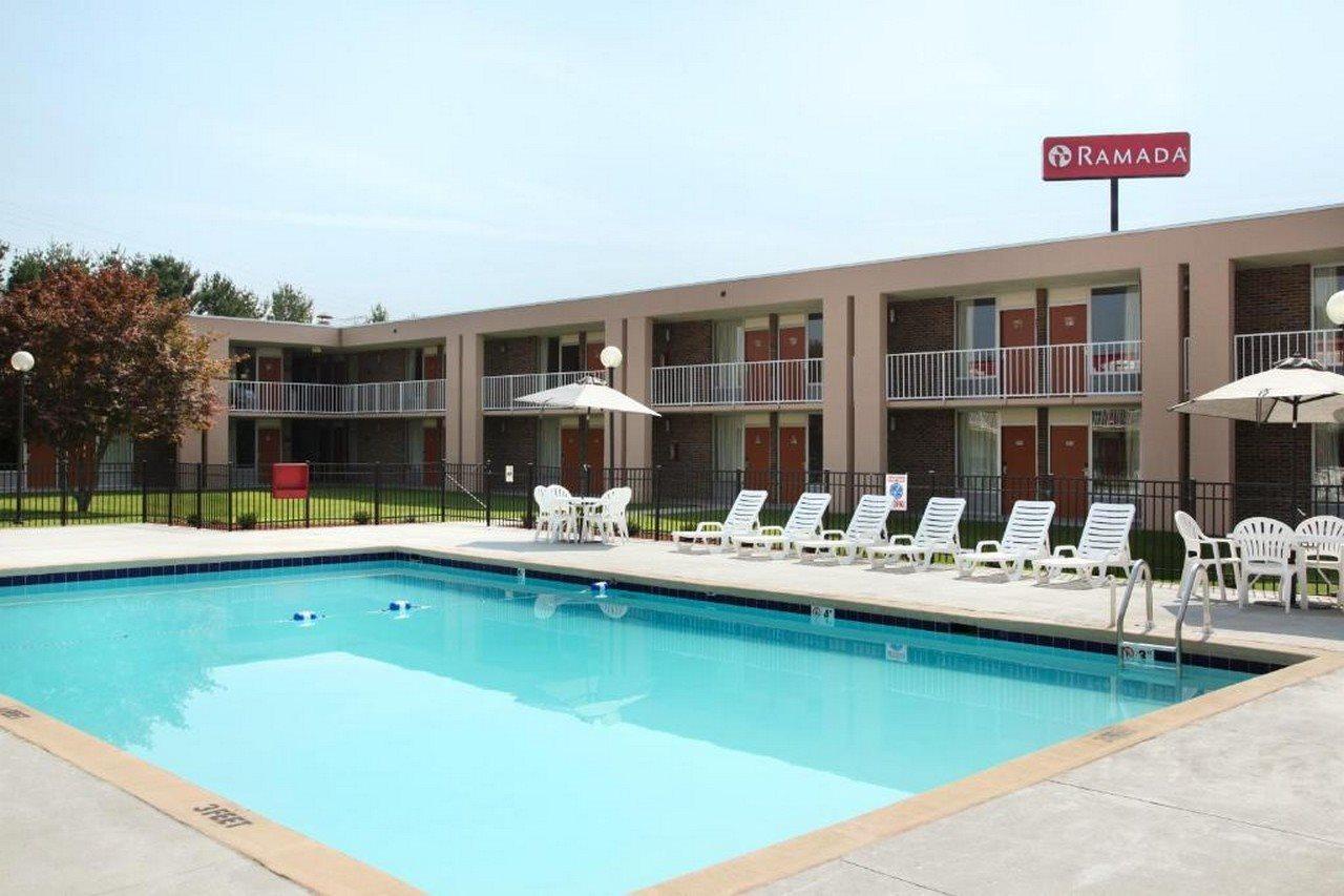 Ramada By Wyndham Wytheville Exteriör bild