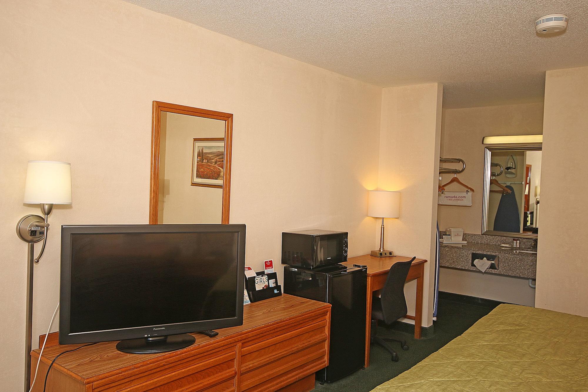 Ramada By Wyndham Wytheville Exteriör bild