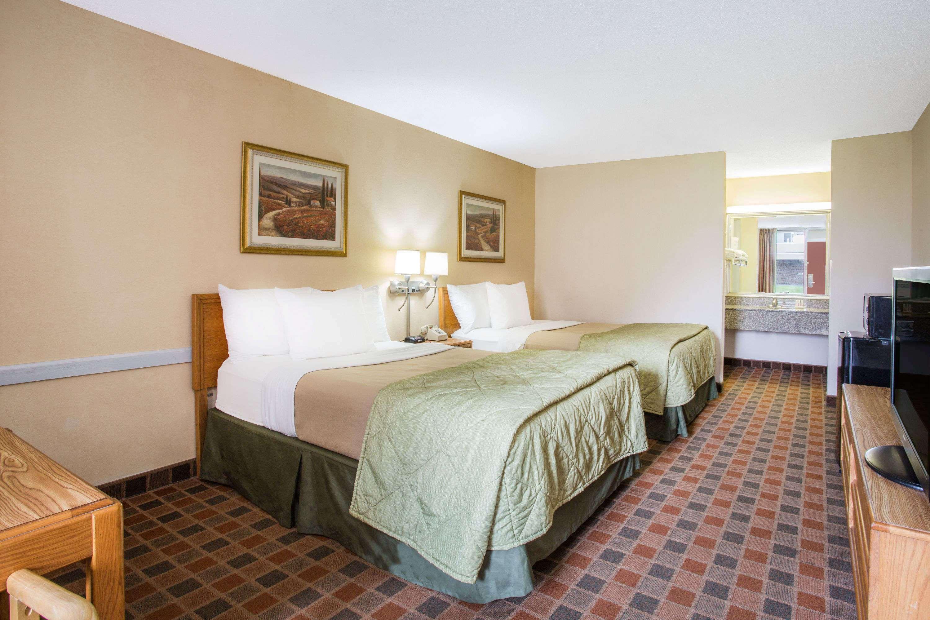 Ramada By Wyndham Wytheville Exteriör bild