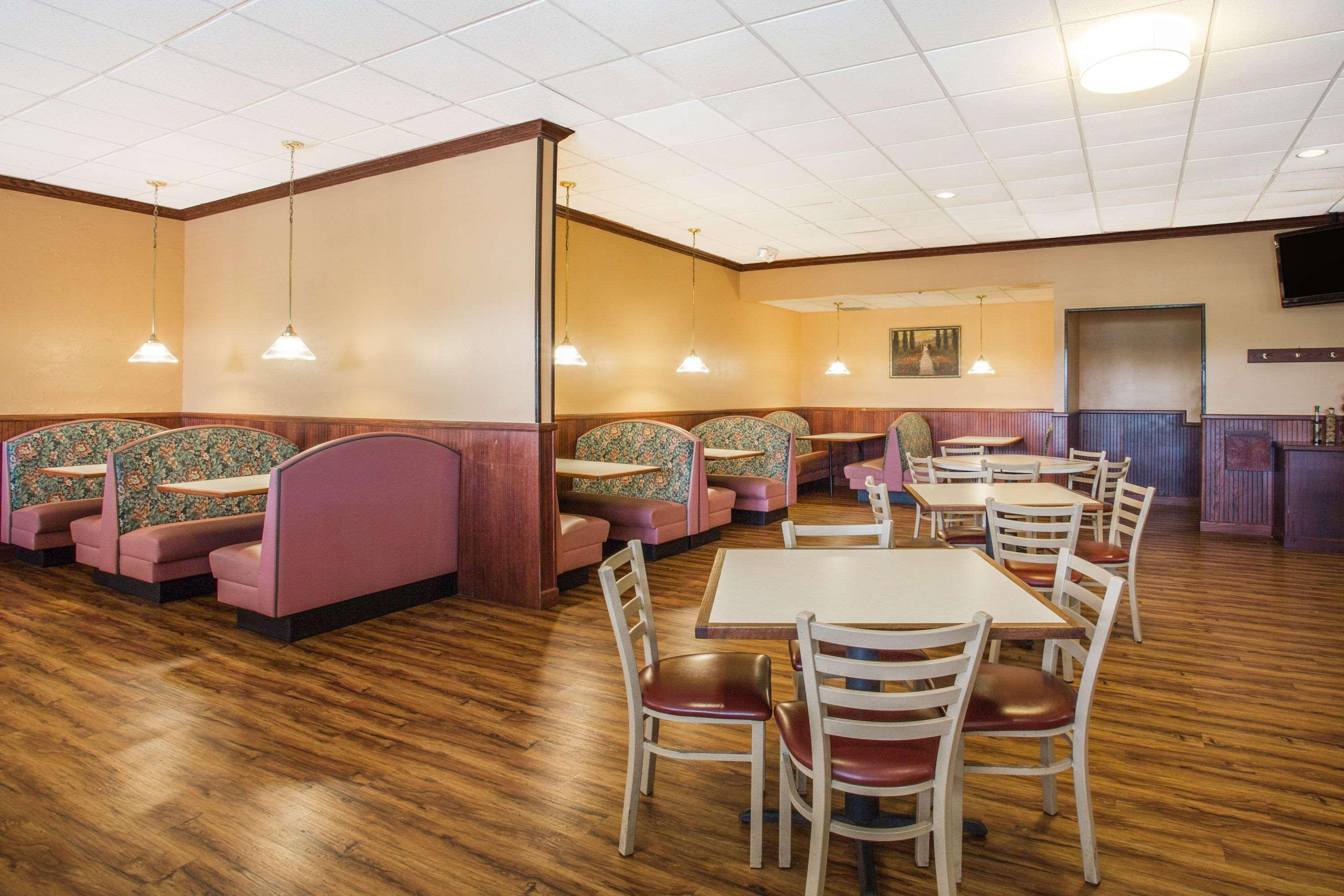 Ramada By Wyndham Wytheville Exteriör bild