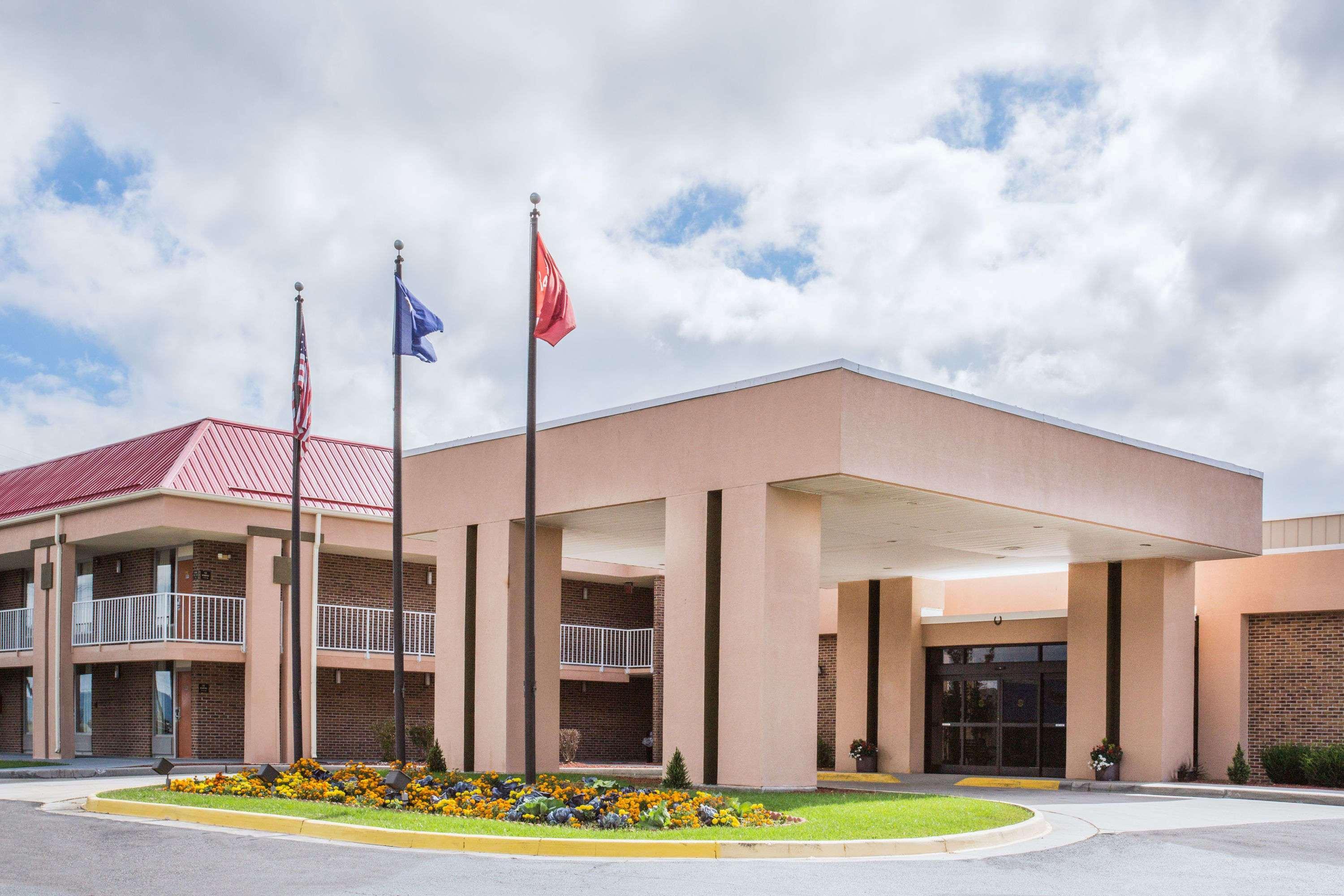 Ramada By Wyndham Wytheville Exteriör bild