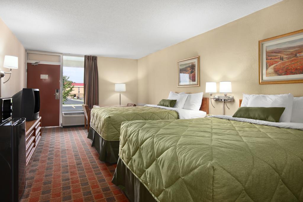 Ramada By Wyndham Wytheville Exteriör bild