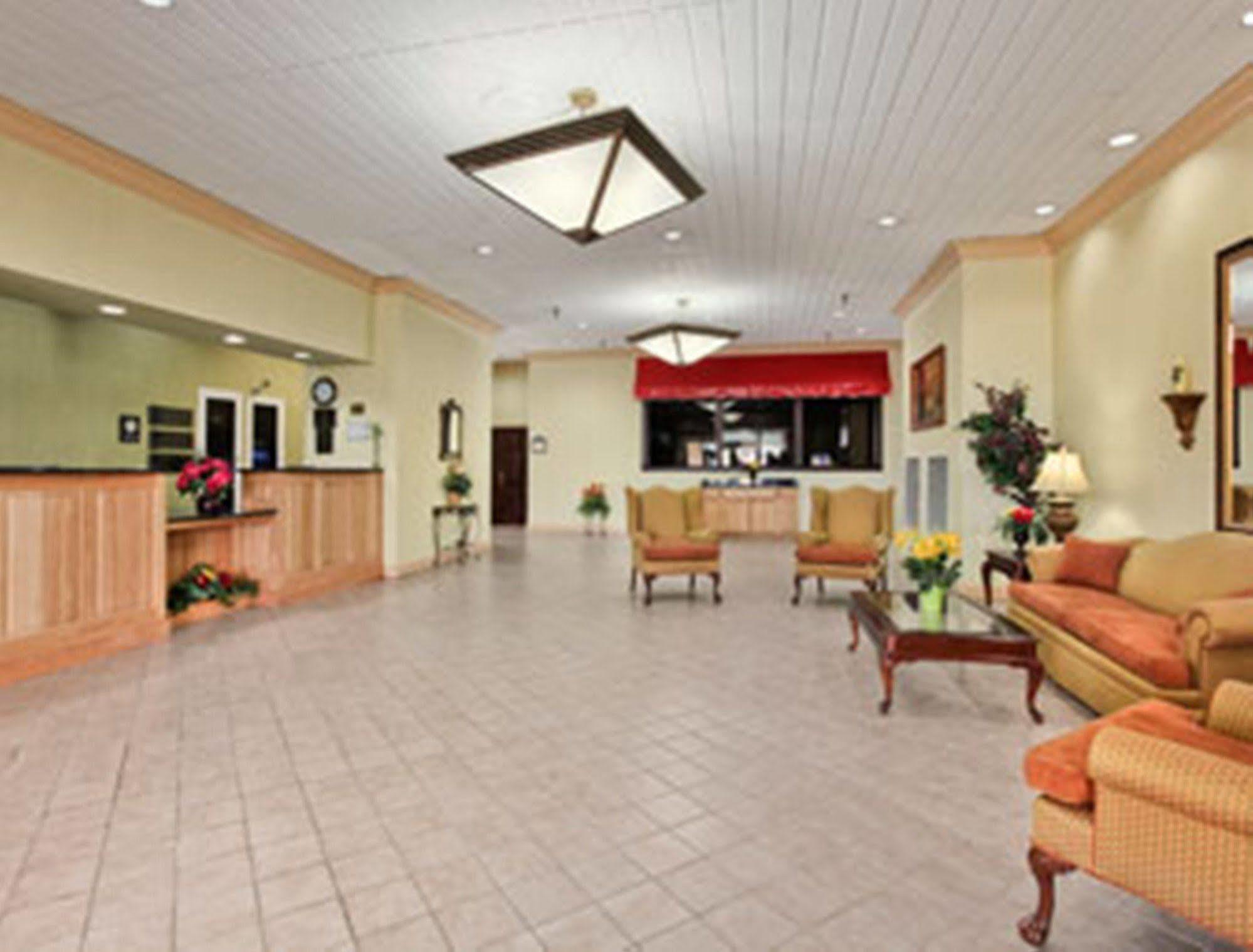 Ramada By Wyndham Wytheville Exteriör bild