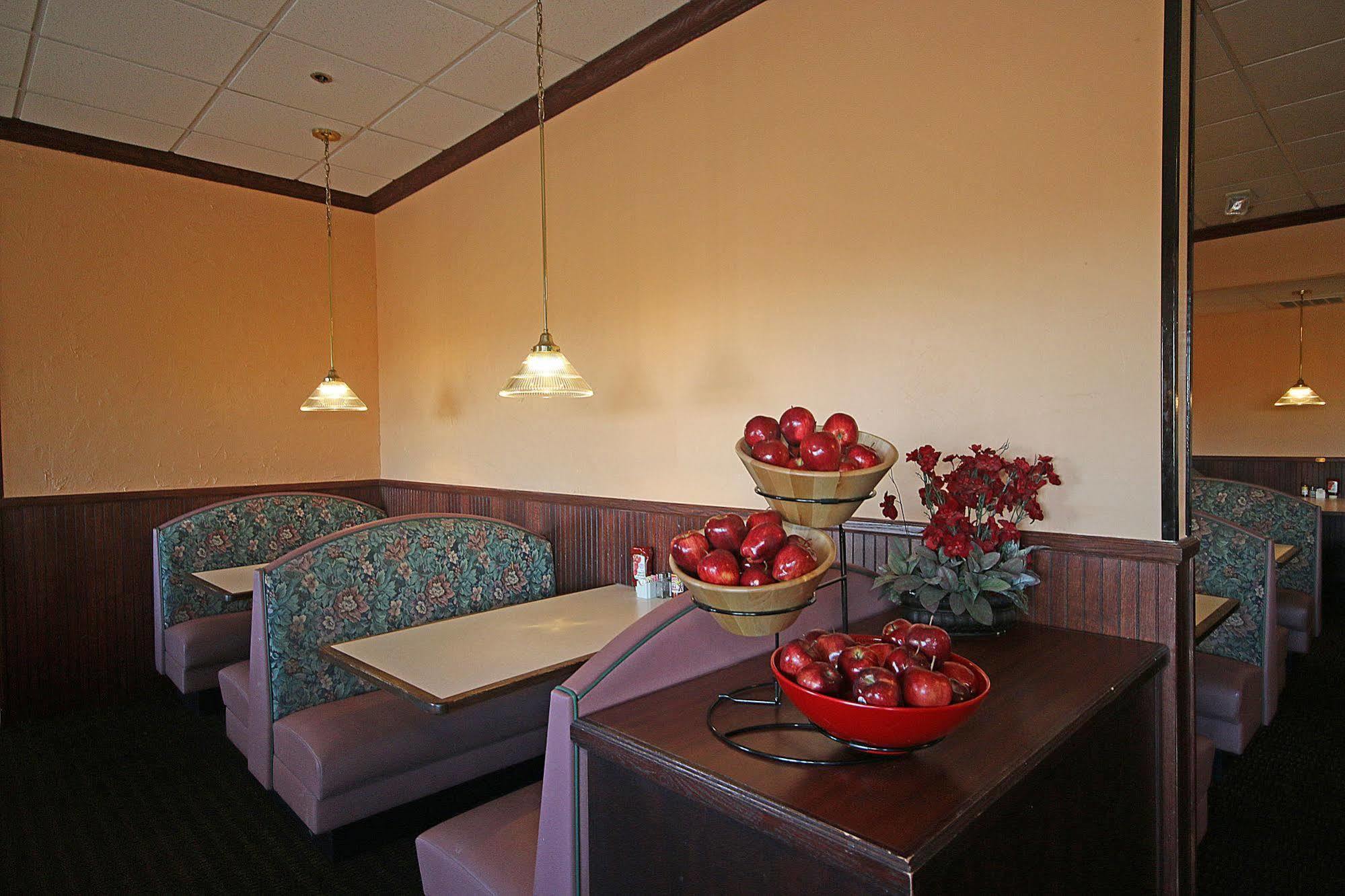 Ramada By Wyndham Wytheville Exteriör bild