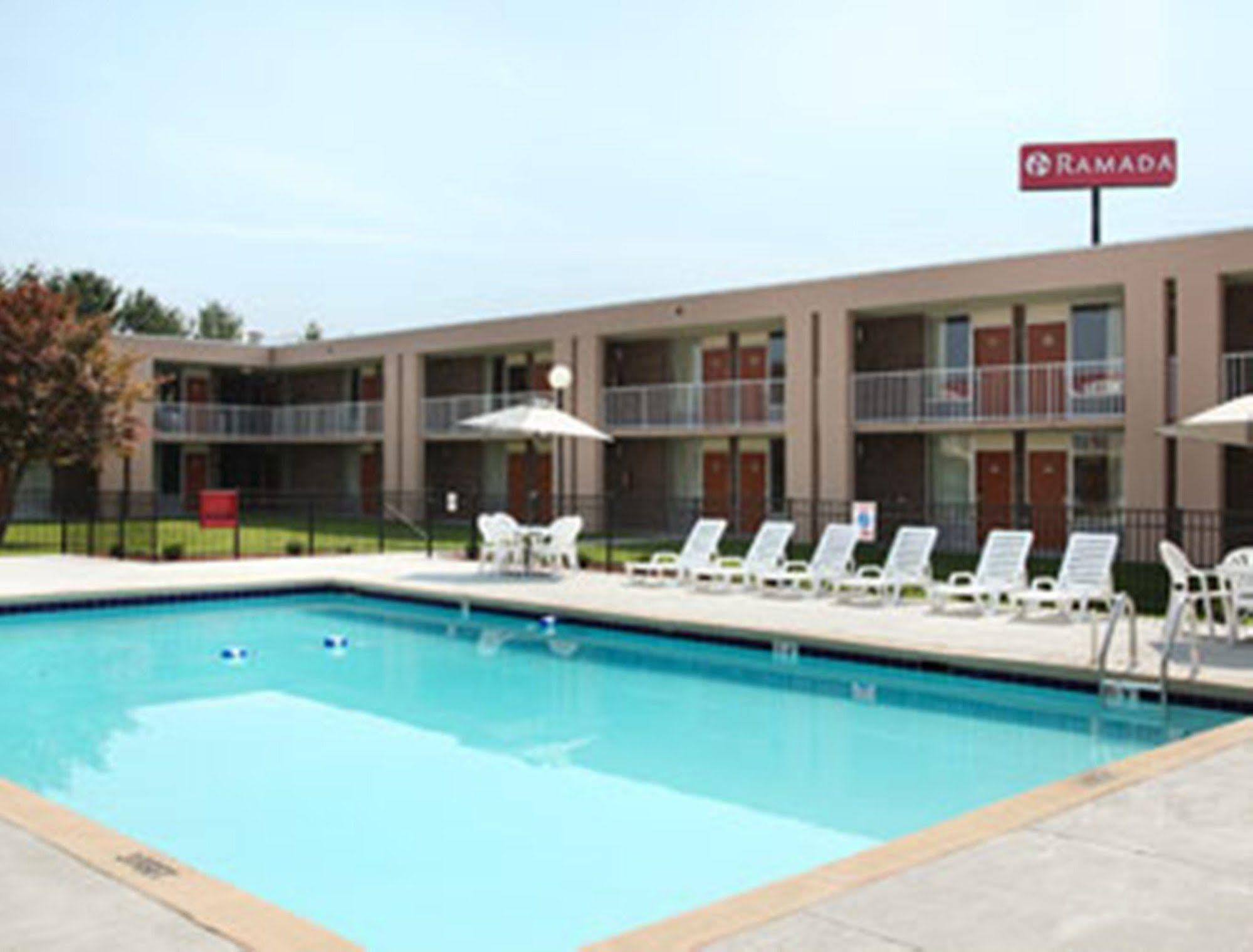 Ramada By Wyndham Wytheville Exteriör bild
