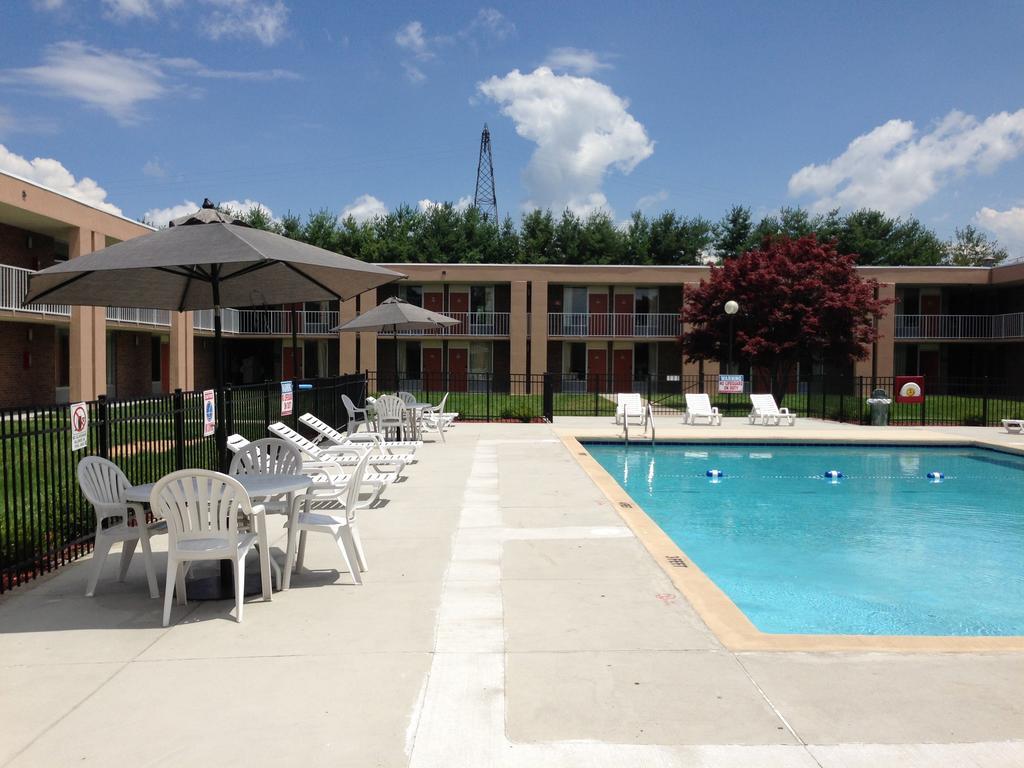 Ramada By Wyndham Wytheville Exteriör bild